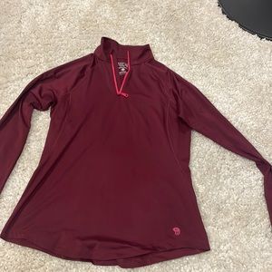 Ladies Mountain Hardware long sleeve half zip. Size medium.